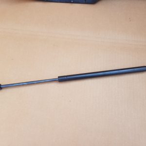 Amortizor capota spate VW Jetta 2016 limuzina 5C6827550 5C6 827 550 - Dezmembrari Auto