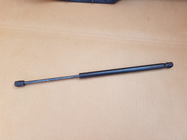 Amortizor capota spate VW Jetta 2016 limuzina 5C6827550 5C6 827 550 - Dezmembrari Auto