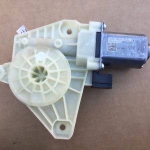 Motoras macara geam dreapta spate VW Passat B8 5Q4959802D 5Q4 959 802 D - Dezmembrari Auto