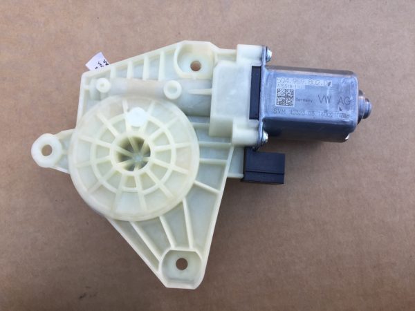 Motoras macara geam dreapta spate VW Passat B8 5Q4959802D 5Q4 959 802 D - Dezmembrari Auto