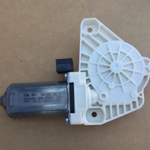 Motoras macara geam dreapta fata VW Passat B8 5Q4959802B 5Q4 959 802 B - Dezmembrari Auto