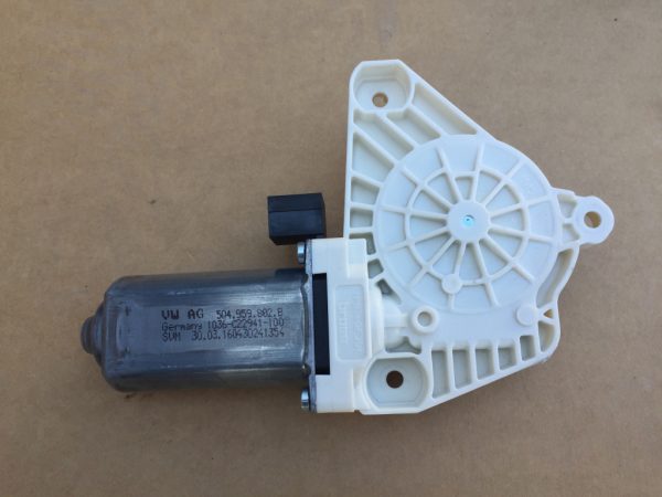 Motoras macara geam dreapta fata VW Passat B8 5Q4959802B 5Q4 959 802 B - Dezmembrari Auto
