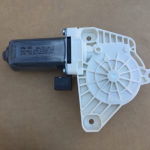 Motoras macara geam stanga spate VW Passat B8 5Q4959801B 5Q4 959 801 B - Dezmembrari Auto