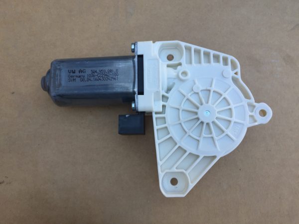 Motoras macara geam stanga spate VW Passat B8 5Q4959801B 5Q4 959 801 B - Dezmembrari Auto