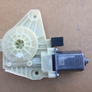 Motoras macara geam stanga fata VW Passat B8 5Q4959801D 5Q4 959 801 D - Dezmembrari Auto