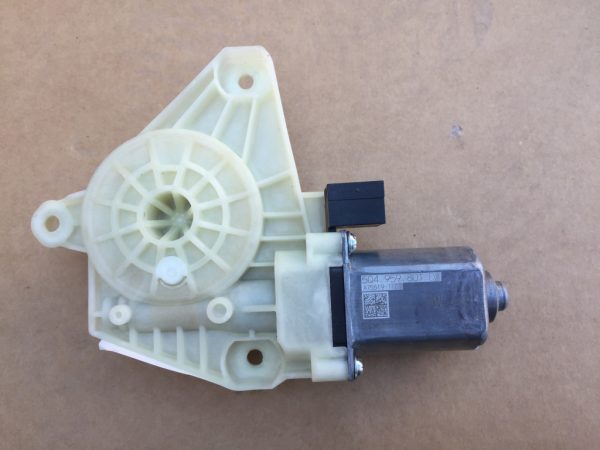 Motoras macara geam stanga fata VW Passat B8 5Q4959801D 5Q4 959 801 D - Dezmembrari Auto