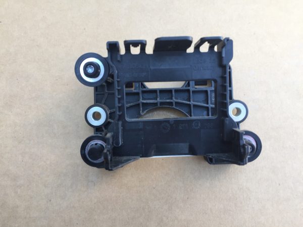 Suport distronic VW Passat B8 3Q0907704A 3Q0 907 704 A - Dezmembrari Auto