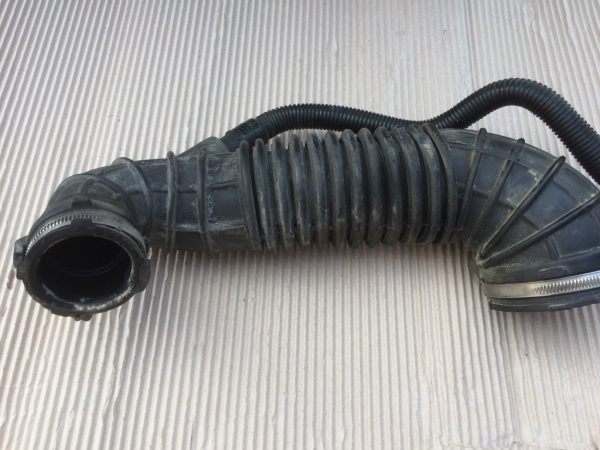 Furtun intercooler Audi Q5 2.0 TDI 03G129629C 03G 129 629 C - Dezmembrari Auto