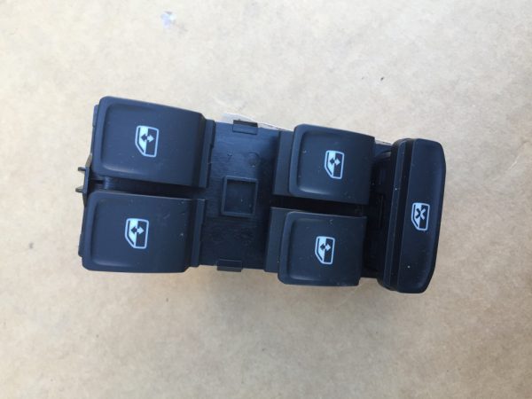 Butoane geamuri electrice stanga fata VW Passat B8 5G0959857D 5G0 959 857 D - Dezmembrari Auto