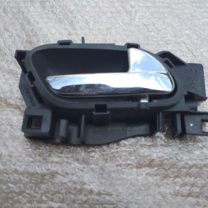 Maner interior stanga Peugeot 207 2007 hatchback 1.6 hdi 9HV 96555516VD - Dezmembrari Auto