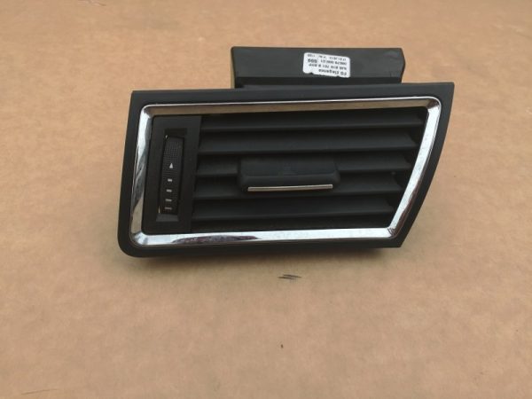 Grila ventilatie dreapta Seat Toledo 2014 5JA819701B 5JA 819 701 B - Dezmembrari Auto