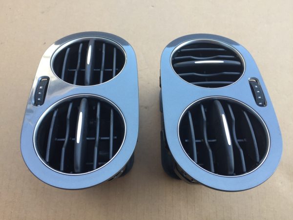 Grile ventilatie stanga dreapta VW Tiguan 2016 5N0819704 5N0 819 704 - Dezmembrari Auto
