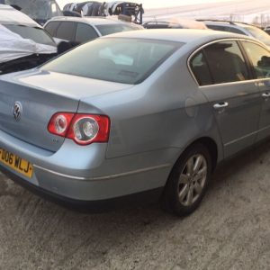 Geam dreapta fata VW Passat B6 berlina 2006 1.9 tdi BXE - Dezmembrari Auto