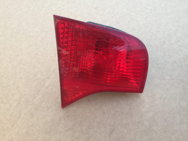 Stop stanga capota spate Audi A4 B7 limuzina 8E5945093A 8E5 945 093 A - Dezmembrari Auto