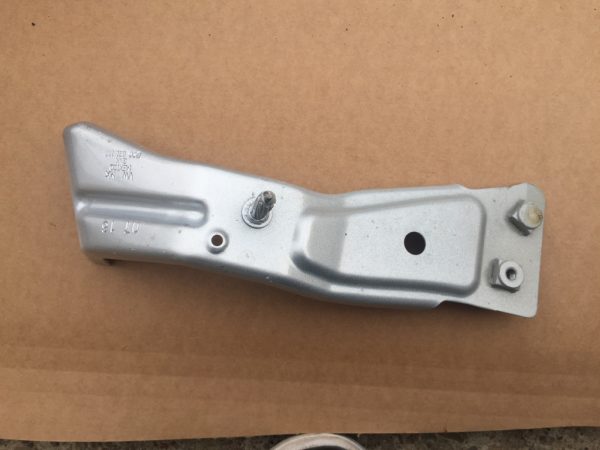Suport aripa stanga fata VW Jetta 2016 5C6821137 5C6 821 137 - Dezmembrari Auto