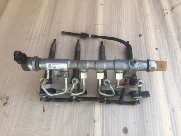 Rampa injectoare A4 B8 2.0 tdi CJC 03L130089Q 03L 130 089 Q, 03L130277J 03L 130 277 J - Dezmembrari Auto