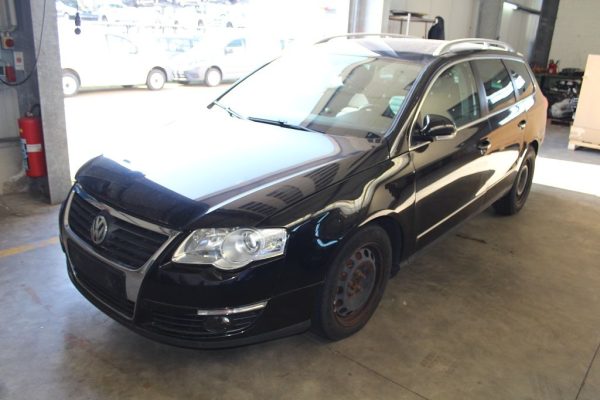Dezmembrez Volkswagen Passat B6 2009 variant 2.0 TDI CBB - Dezmembrari Auto