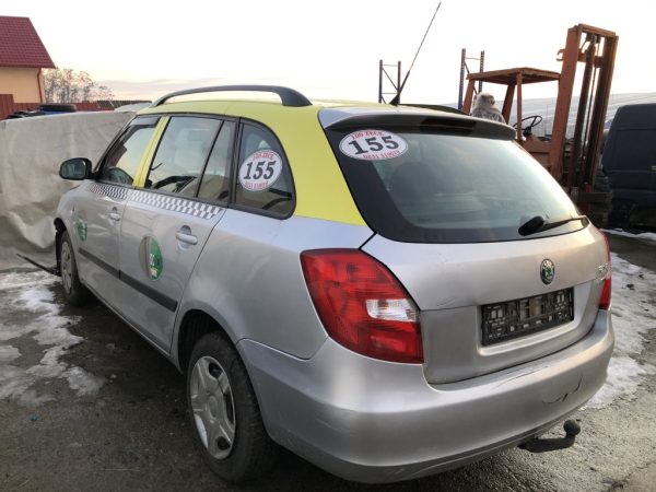 Dezmembrez Skoda Fabia 2 2009 combi 1.4 benzina - Dezmembrari Auto