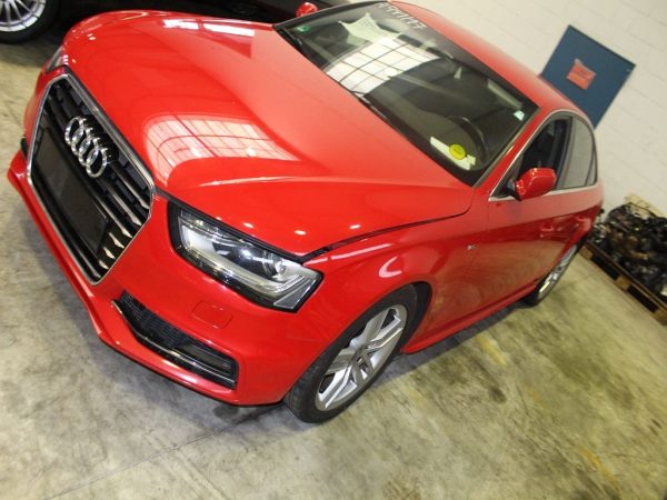 Dezmembrez Audi A4 B8 2013 limuzina S-LINE 2.0 tdi CJC - Dezmembrari Auto