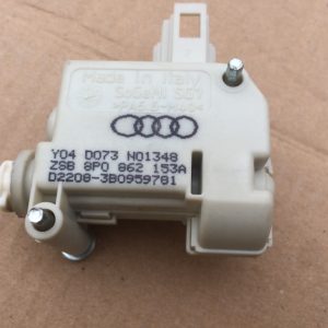 Motoras deschidere clapeta rezervor 8P0862153A 8P0 862 853 A - Dezmembrari Auto