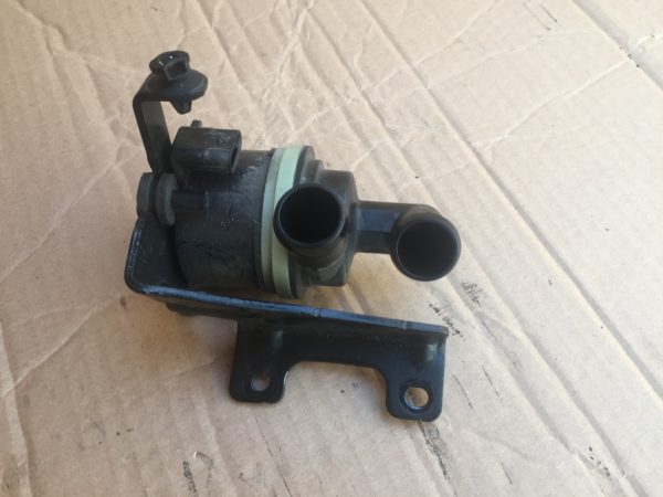 Pompa de apa auxiliara Audi A4 B8 2013 2.0 tdi CJC 5N0965561A 5N0 965 561 A - Dezmembrari Auto