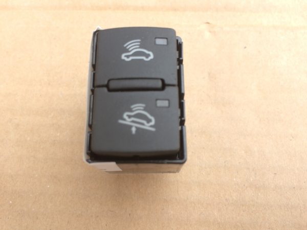 Buton alarma Audi A3 8P 8P0962109 8P0 962 109 - Dezmembrari Auto