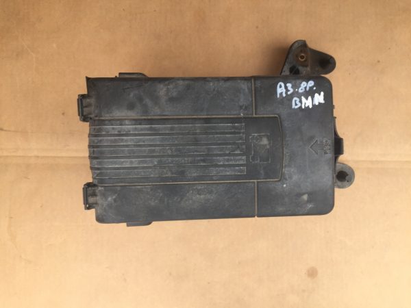 Carcasa baterie cu suport baterie Audi A3 8P 1K0915333C 1K0 915 333 C - Dezmembrari Auto
