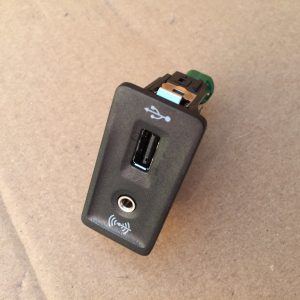 Port usb / aux Volkswagen Passat B8 2017 5Q0035724 5Q0 035 724 - Dezmembrari Auto