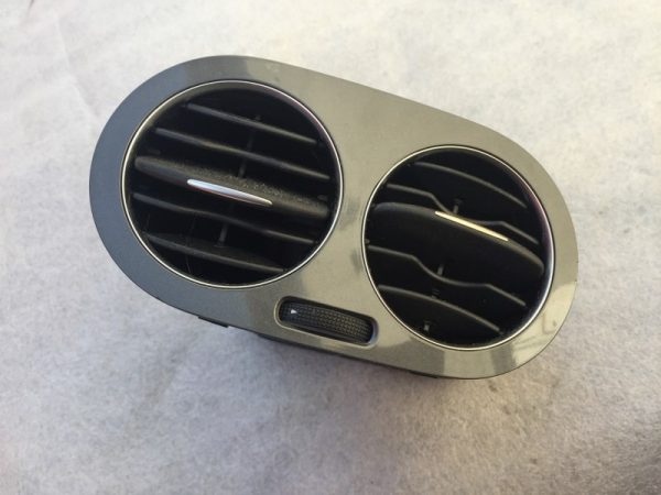 Gura ventilatie VW Tiguan 2016 suv 2.0 tdi CUV 5M0819759 5M0 819 759 - Dezmembrari Auto