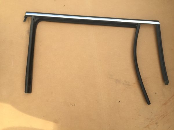 Cheder cromat stanga spate VW Passat B8 combi 3G9839431 3G9 839 431 - Dezmembrari Auto
