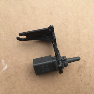 Senzor temperatura exterioara VW Golf 7 8Z0820535A 8Z0 820 535 A - Dezmembrari Auto