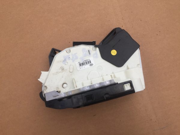 Broasca usa stanga spate VW Passat B8 5E0839015 5E0 839 015 - Dezmembrari Auto