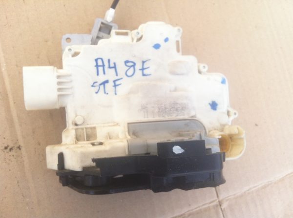 Broasca stanga fata Audi A4 8E 8E1837015AA 8E1 837 015 AA - Dezmembrari Auto