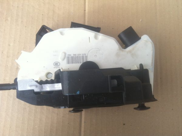 Broasca stanga spate VW Tiguan 5N0839015E 5N0 839 015 E - Dezmembrari Auto