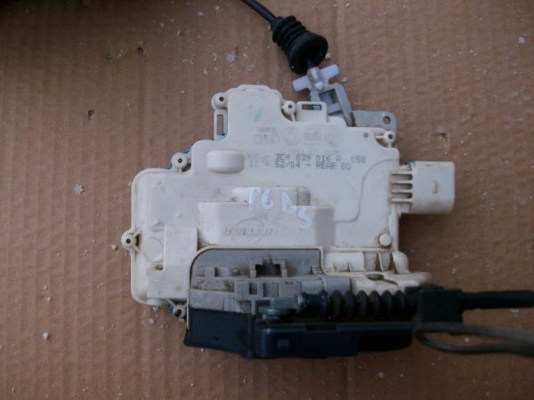 Broasca usa dreapta spate VW Passat 3C4839016B 3C4 839 016 B - Dezmembrari Auto