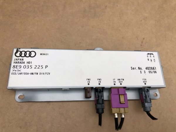 Amplificator antena radio Audi A4 B6 B7 combi 8E9035225P 8E9 035 225 P - Dezmembrari Auto