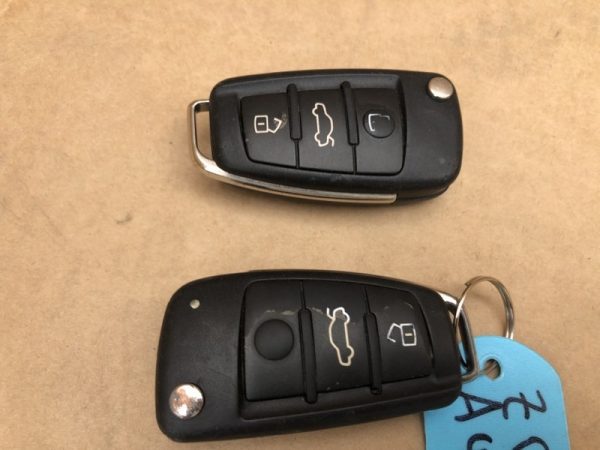 Telecomanda telecomenzi cheie chei Audi A4 B6 B7 - Dezmembrari Auto