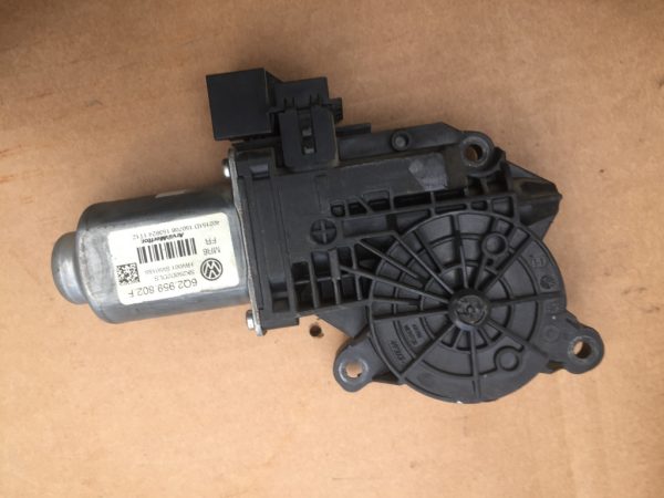 Motoras macara geam stanga fata Skoda Fabia 2 6Q2959802F 6Q2 959 802 F - Dezmembrari Auto