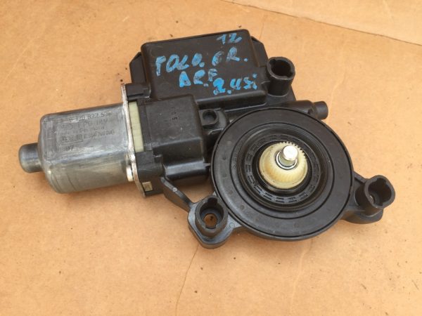 Motoras macara geam dreapta fata VW Polo 6R 2011 hatchback 130822530 130 822 530 - Dezmembrari Auto