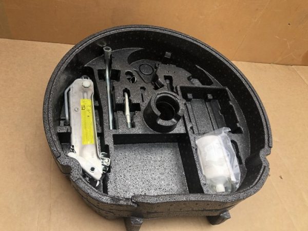 KIT cric cheie roti suport roata rezerva cui tractare Audi A4 B6 B7 - Dezmembrari Auto