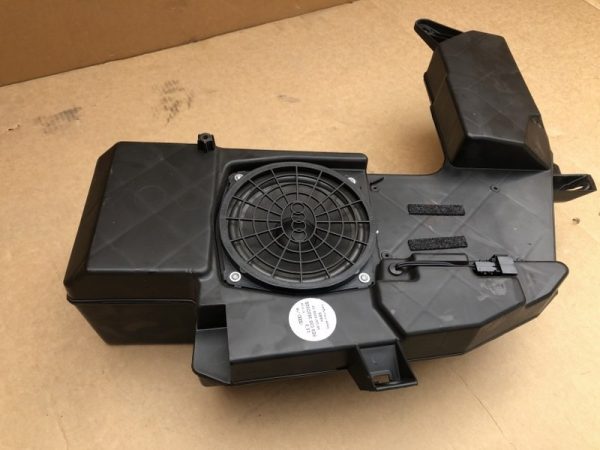 Subwoofer Audi A4 B7 combi 8E9035382D 8E9 035 382 D - Dezmembrari Auto