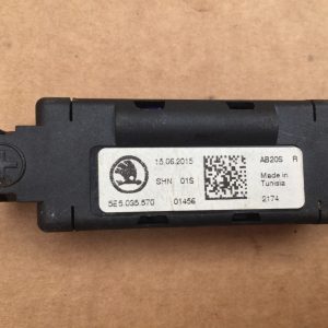 Filtru interferente radio VW Passat B8 5E5035570 5E5 035 570 - Dezmembrari Auto