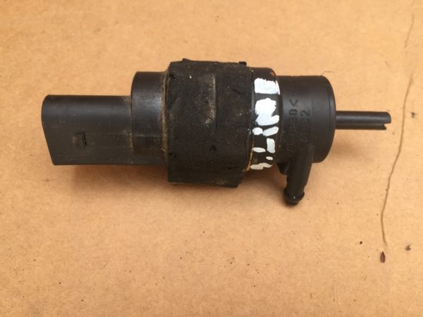 Pompa lichid parbriz Audi A4 B8 8K5955647 8K5 955 647 - Dezmembrari Auto