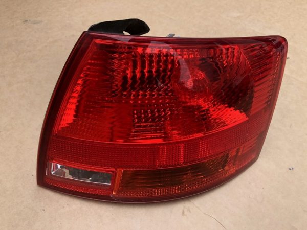 Stop dreapta aripa Audi A4 B7 combi 8E9945096E 8E9 945 096 E - Dezmembrari Auto