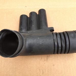 Tubulatura aer VW Tiguan 5n 2016 2.0 tdi 04E129651C 04E 129 651 C - Dezmembrari Auto