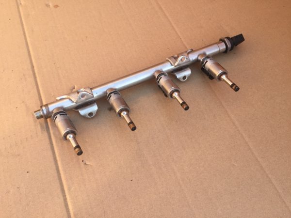 Rampa cu injectoare Volkswagen Passat B8 2017 1,4 CUK 04E 133 320 D, 04E 133 036 A - Dezmembrari Auto