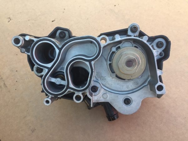Pompa apa Volkswagen Passat B8 1,4 CUK 04E121042L 04E 121 042 L - Dezmembrari Auto