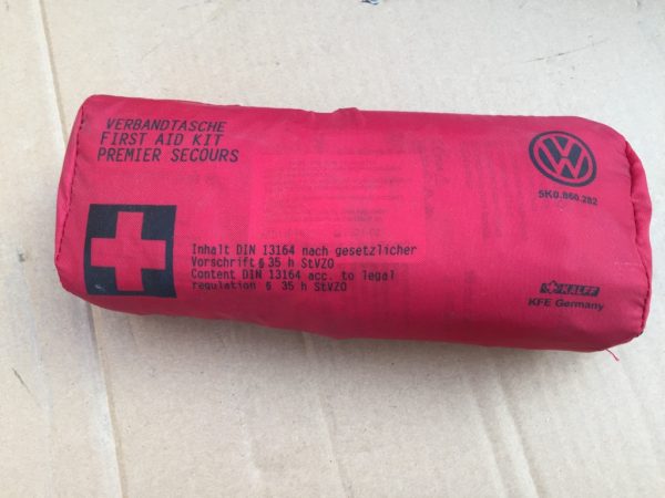 Trusa medicala Volkswagen Passat B8 5K0860282 5K0 860 282 - Dezmembrari Auto