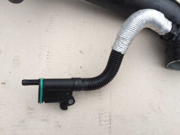 Furtun turbo Audi VW 2.0 tsi CBF 06F103226A 06F 103 226 A - Dezmembrari Auto