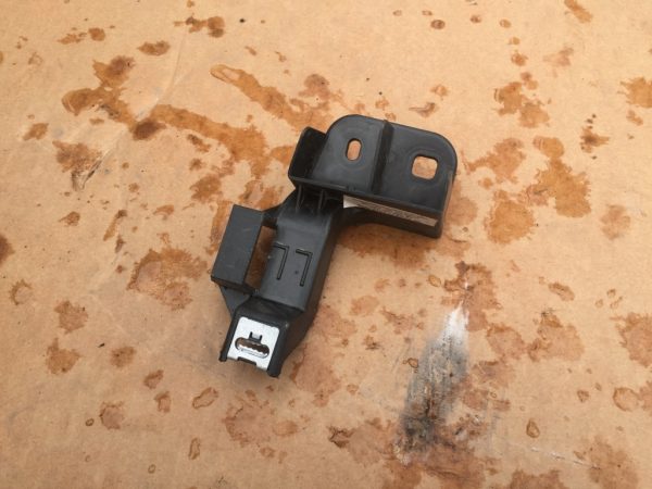Suport dreapta consola centrala VW Passat CC 3C1863144 3C1 863 144 - Dezmembrari Auto